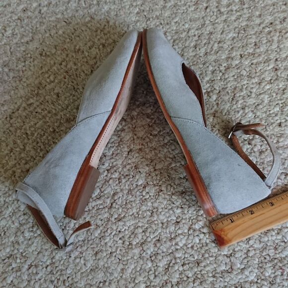 Charleston Shoe Co Suede Ballet ankle closure Flat in gray Size 8 - Picture 6 of 12